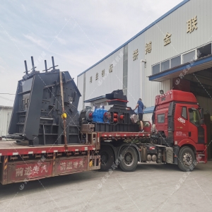 1000*700液壓對輥制砂機，1210反擊破發往四川
